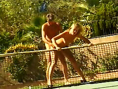 Outdoor pussy fucking session for a gorgeous blonde girl out on the front lawn