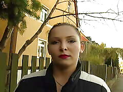 brunettes teen aus der strasse zum ficken vor der kamera ueberredet