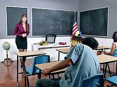 Stunning teacher wearing stockings gets fucked in the balun ramai room - Sarah Lace