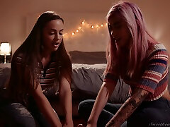 Erotic video of lesbian sex with Abigail Mac and lesbo sex kelamin ganda Juliet