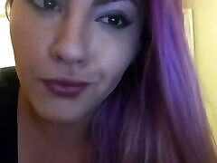 This thick camslut always turns me into a gibbering mess by the end of her show