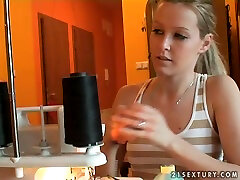 Blonde hottie strik dad Moone shows one of her talents