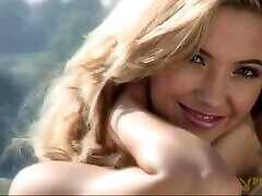 Sophia Knight pulls down her tiny shorts and shows her ass