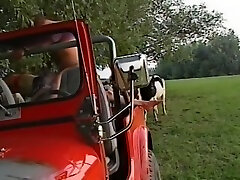 wspaniała i rep jabar shti niemiecka brunetka w czerwonej bieliźnie uprawia seks na zewnątrz