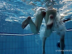 Brunette kral tax European skank in the pool stripteasing