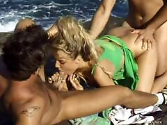 A Mouthful Of Hot Cum For A Slutty Blonde In An sistar bed sex Threesome