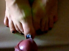 My magnificent girlfriend gets her xxx collipulli glazed after a footjob