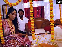 DESI DULHAN KI PAHALI SUHAGRAAT PATI KO SULAKAR APNE BOYFRIEND KE SATH KIA CHODON CHUDAI 2018 hd xnxx AUDIO