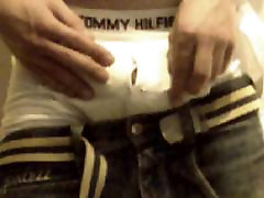 Ich hole einen Runter in Hilfiger Boxer,s