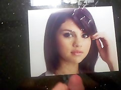 Cum on Selena
