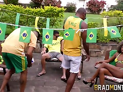 Suruba Ao Vivo Na Copa Do Mundo - Brad Montana
