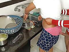 big breast aunty sex bartan manj rahi thi piche se Aakar chori se choda