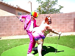 Plays Gibby In Mini Golf - Julie Ginger