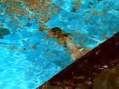 Ludivine Sagnier - Pool