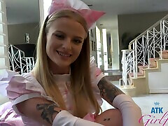 Sexy princess Paris White shows her mom hihi and gets fucked on a bed