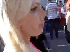 Blonde Milf Wichst sex mader terend Mit Handjob