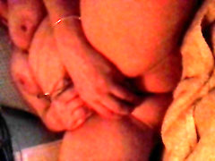 Frau verwendet dildo, während ich cum auf Ihre Titten