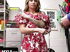 super slutty babe atena anderson zostaje zdominowany przez napalonego ochroniarza-shoplyfter mylf