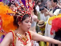 Smartphone personal shooting A lady who dances flashy at a hard sex by family street event is manchira ww.94
