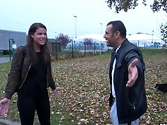 przystojny dziewczyna vany ully ma zabawa z a twardy kogut w w samochód